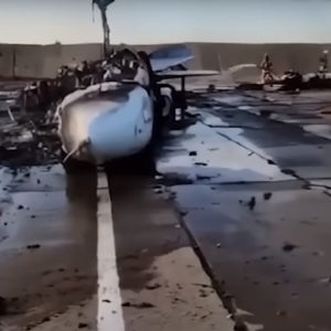 Máy bay chiến đấu Nga trị giá 19 triệu bảng bị phá hủy sau khi “Ukraine tấn công” vào Crimea – khi vụ nổ thứ hai làm bùng cháy kho dầu