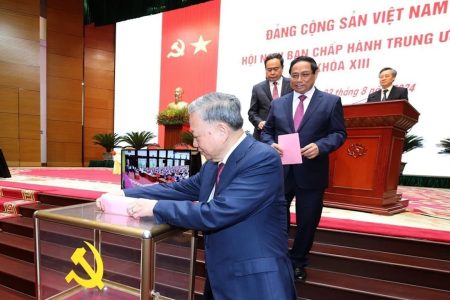 ໄປເລືອກຕັ້ງແມ່ນສິດເສລີຂອງພົນລະເມືອງ ຫຼືເປັນພັນທະທີ່ຕ້ອງ “ໄປລາຍງານຕົວ”?