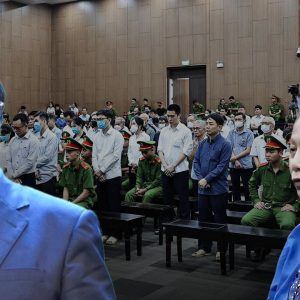 “Ảo thuật gia” Hoàng Thị Thúy Lan dùng dân nghèo biến tiền dơ thành tiền sạch!