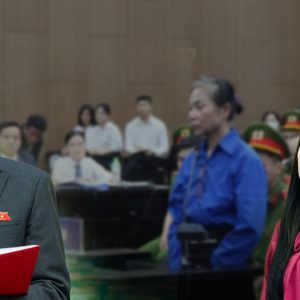 KHI QUYỀN LỰC BÁN MÌNH CHO TIỀN