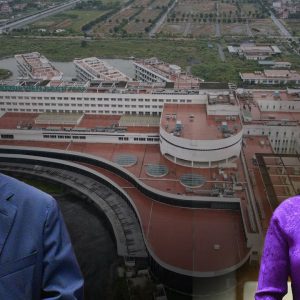 ĐIỀU MÀ XÃ HỘI MONG ĐỢI KHÔNG PHẢI LÀ “AI BỊ KHỞI TỐ” MÀ AI “CHỊU TRÁCH NHIỆM”?