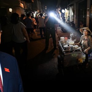 Thủ tướng lại bóp nghẹt quy luật thị trường bằng tư duy “quản không được thì cấm”?